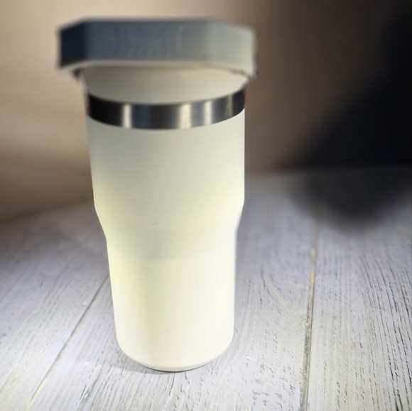 Stanley Cream IceFlow Flip Straw Tumbler Mug 20oz.  - Picture 11 of 11